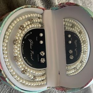 Women’s Glass Pearl set
